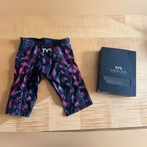TYR Venzo High waist size 23
.